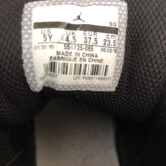 Nike Air Jordan 1 Retro Mid Boys Size 5 - Picture 8 of 14